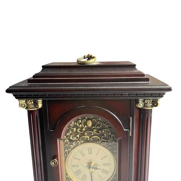 Vintage Bombay Company Horloge Belmont NOT WORKING! Cherry Wood Mantle Clock - Picture 5 of 12